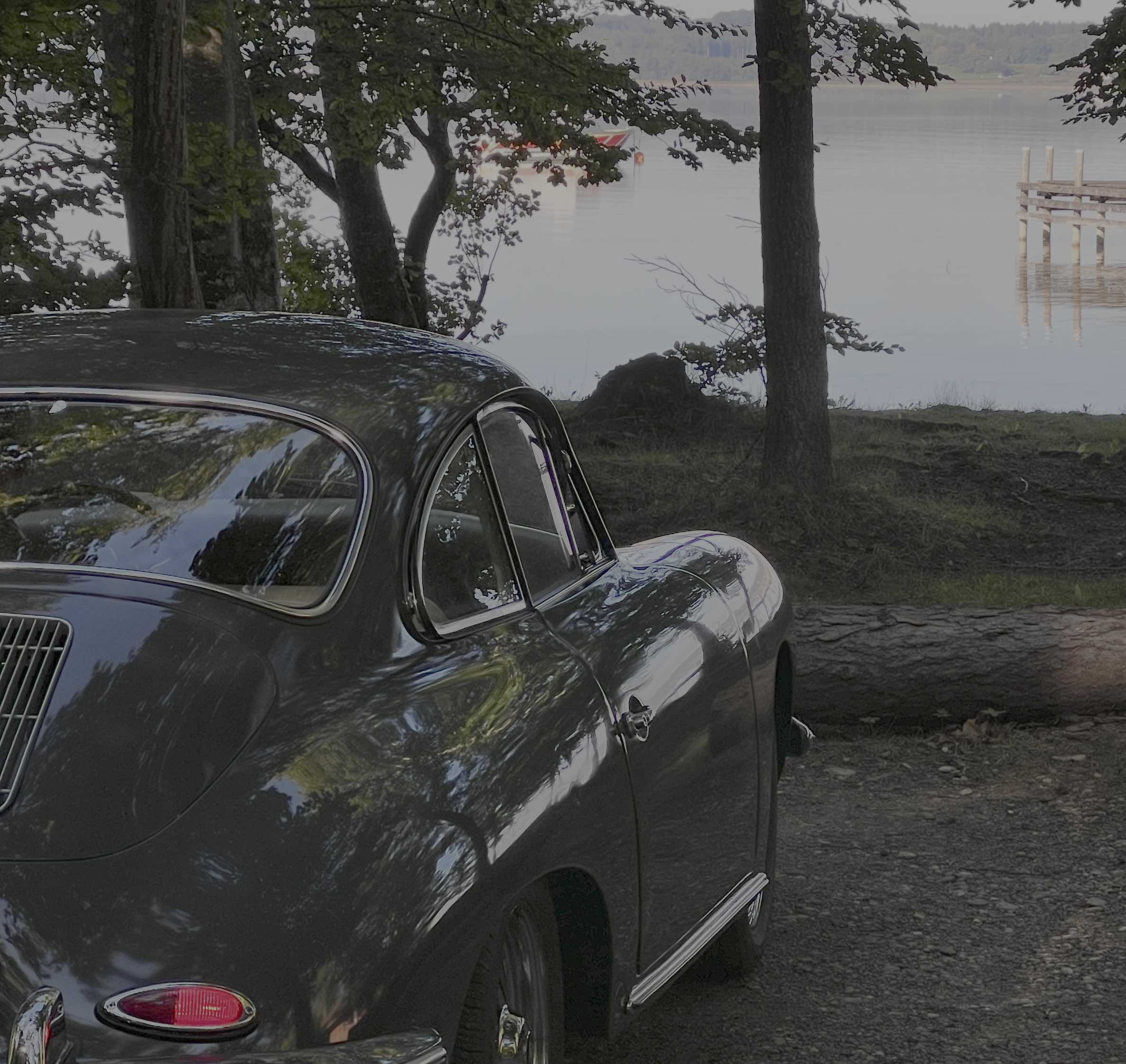 Porsche 356 Super 90 am See als Motiv des Symphonieporsche-Projekts von Helmut Freinecker