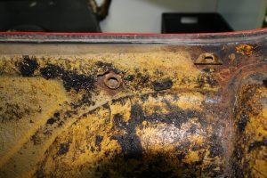 Rost am Schweller der Porsche 912 Karosserie im Detail.